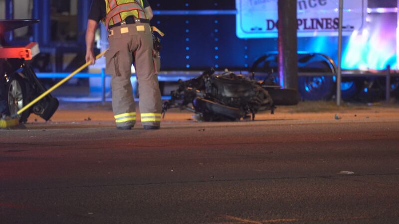 2 injured in motorcycle crash
