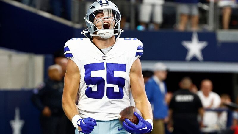 Dallas Cowboys linebacker Leighton Vander Esch celebrates after recovering a New England...